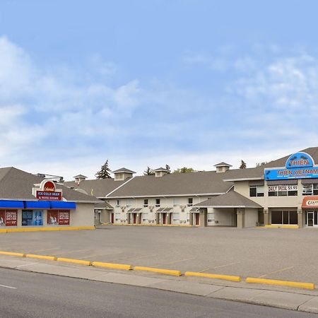 Colonial Square Inn & Suites Saskatoon Bagian luar foto