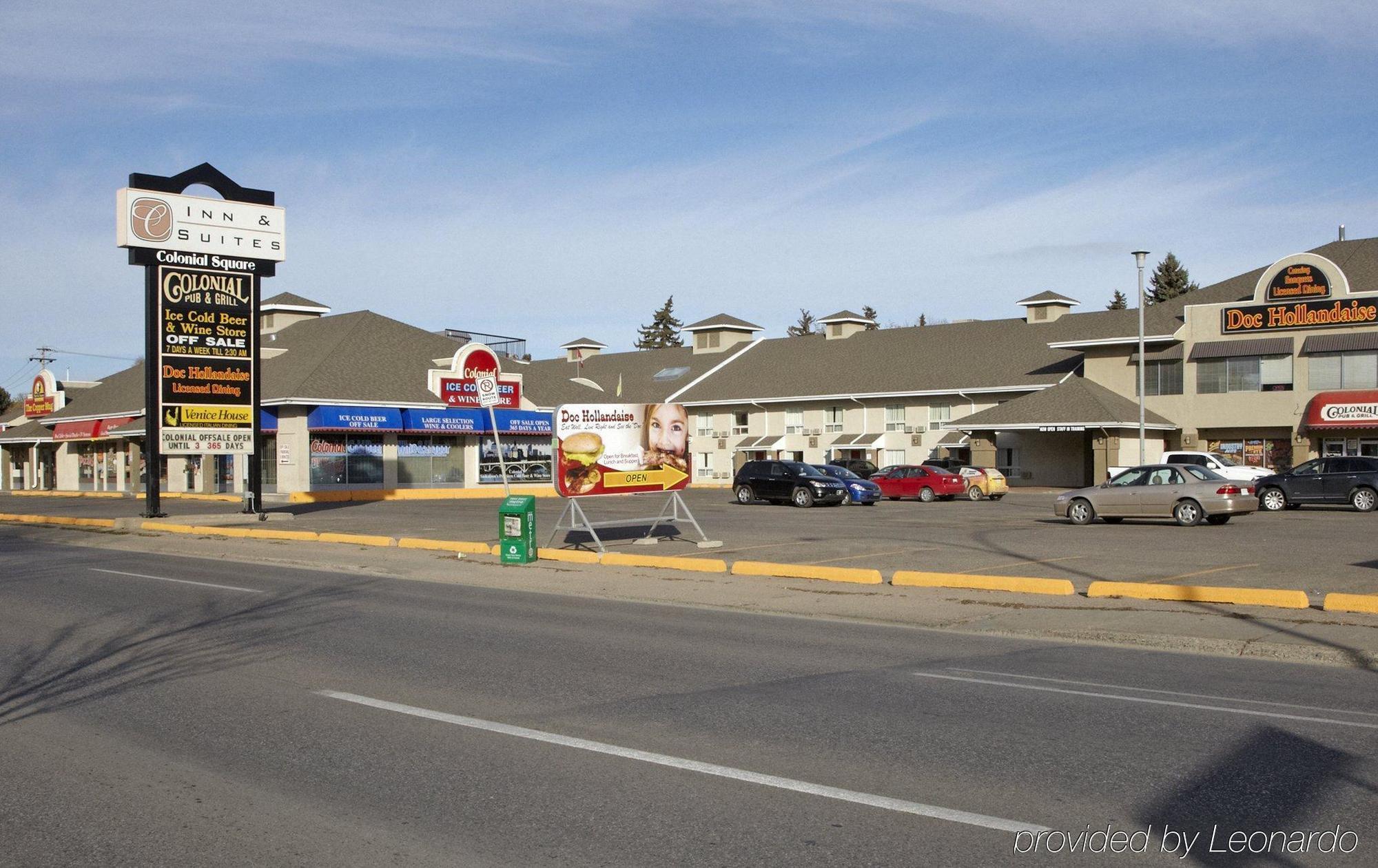 Colonial Square Inn & Suites Saskatoon Bagian luar foto