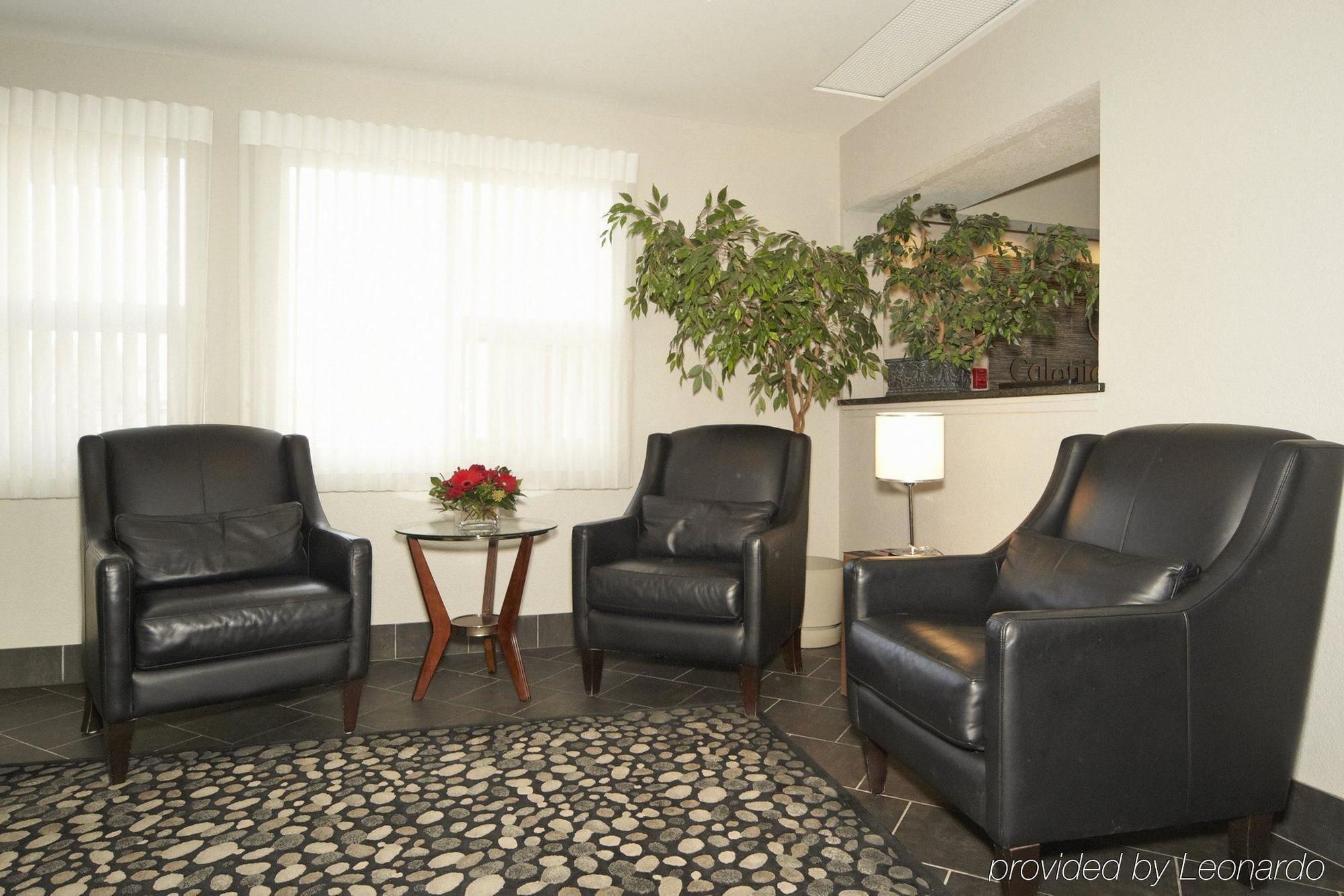 Colonial Square Inn & Suites Saskatoon Bagian luar foto